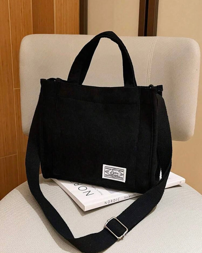 Bolso Cuadrado Negro con Correa Ajustable