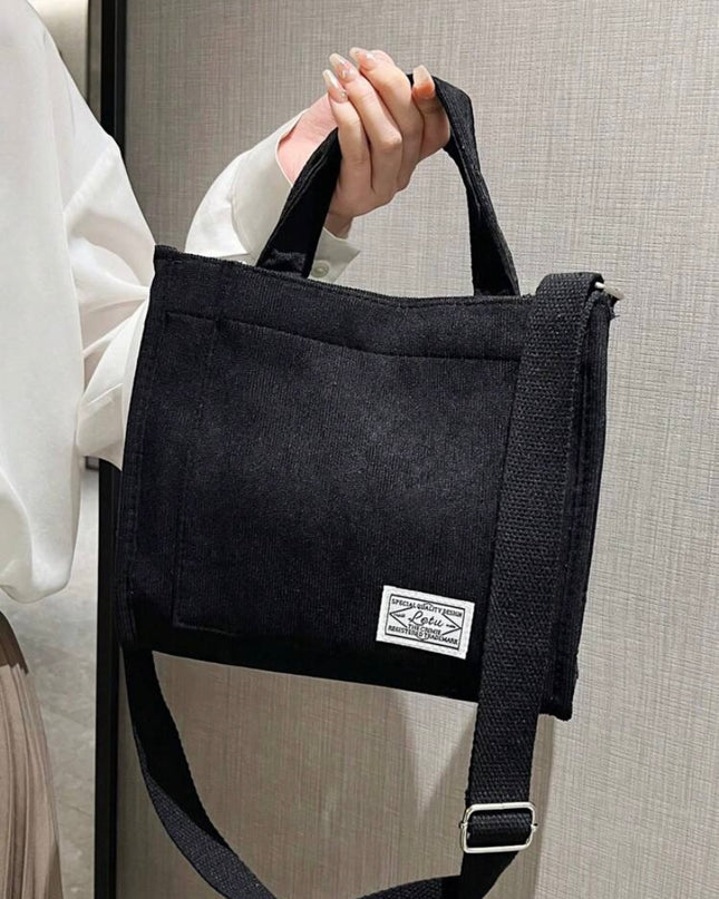 Bolso Cuadrado Negro con Correa Ajustable