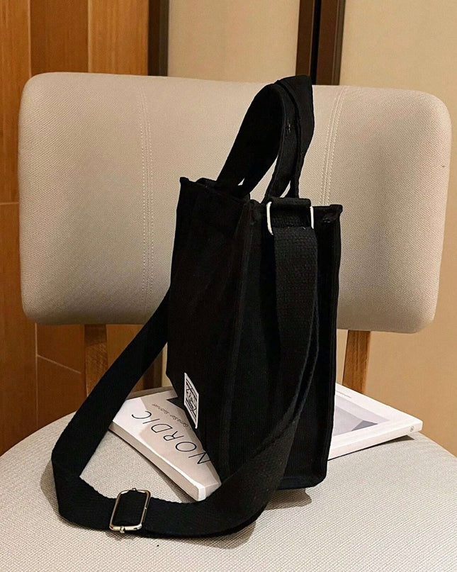 Bolso Cuadrado Negro con Correa Ajustable