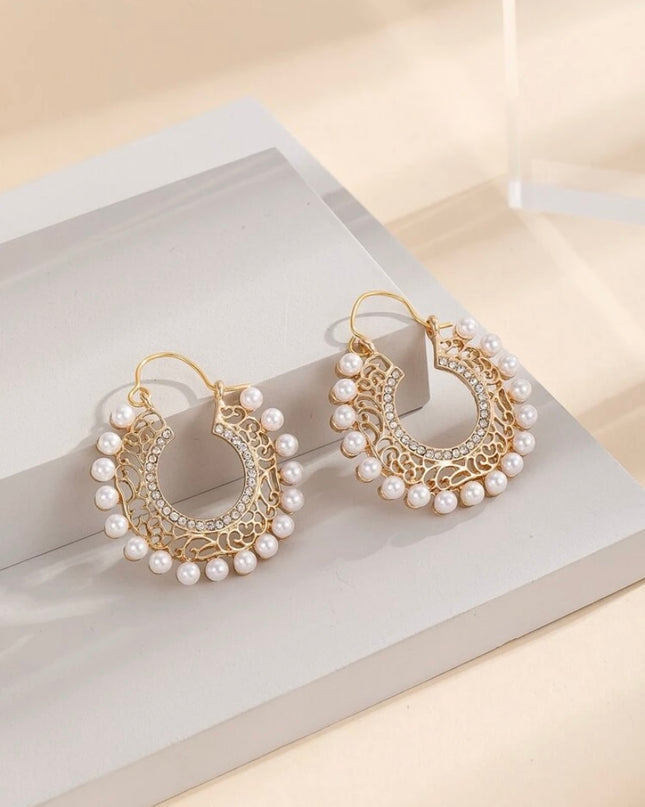 Argollas con Perlas Pequeñas Blancas