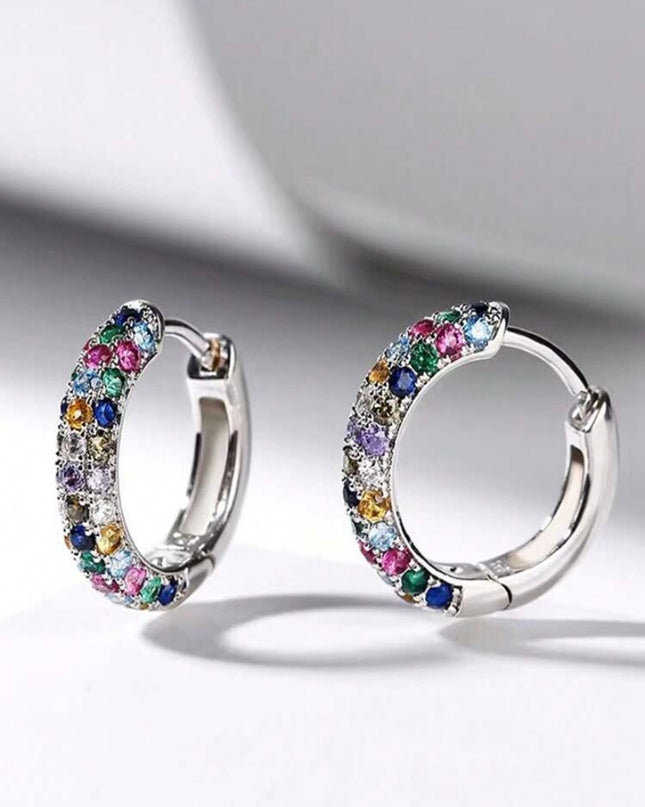 Aretes Pequeños con Diamantes de Colores