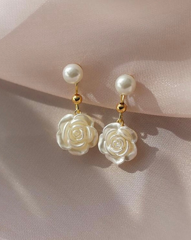 Aretes Cortos Rosa Blanca