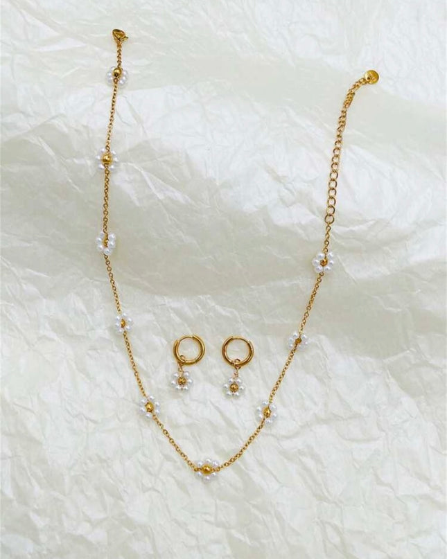 Set Collar y Pendientes de Flores Pequeñas