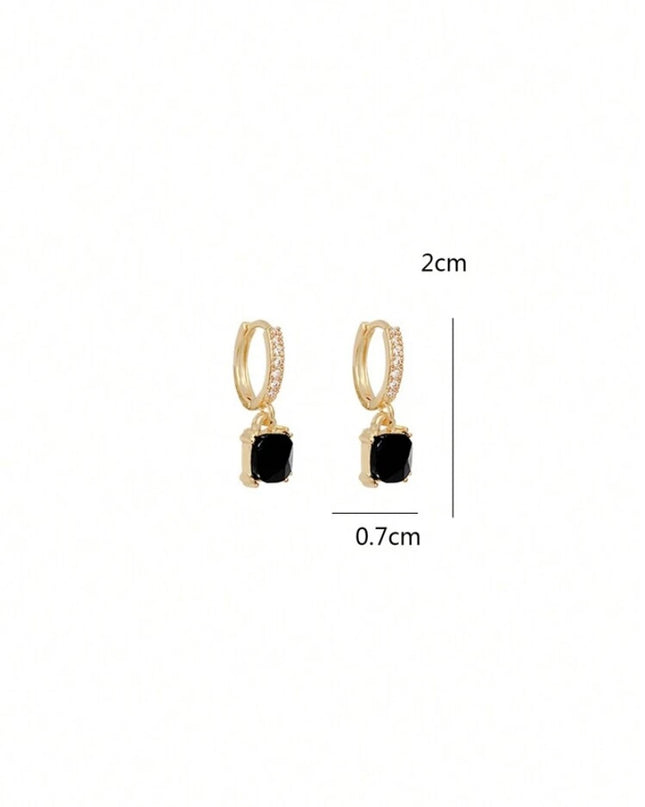 Aretes Cortos Dorados con Piedra Negra