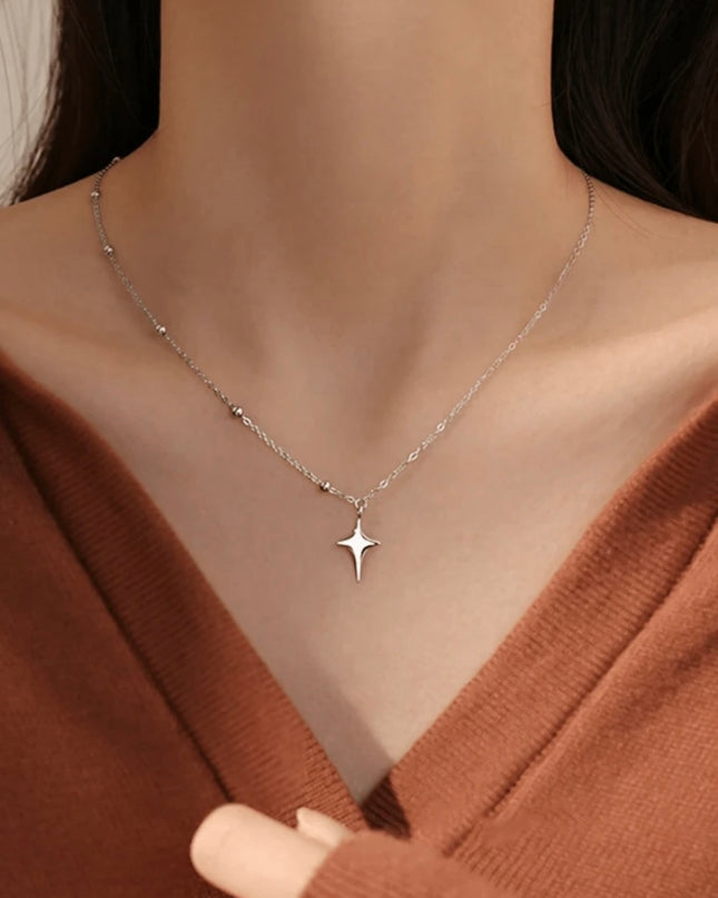 Collar Plateado Diseño Estrella