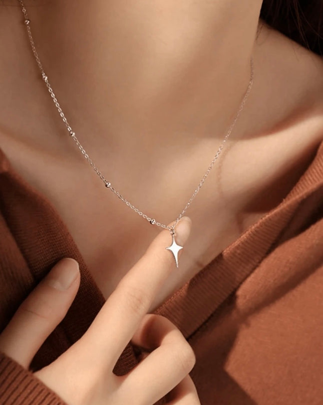 Collar Plateado Diseño Estrella