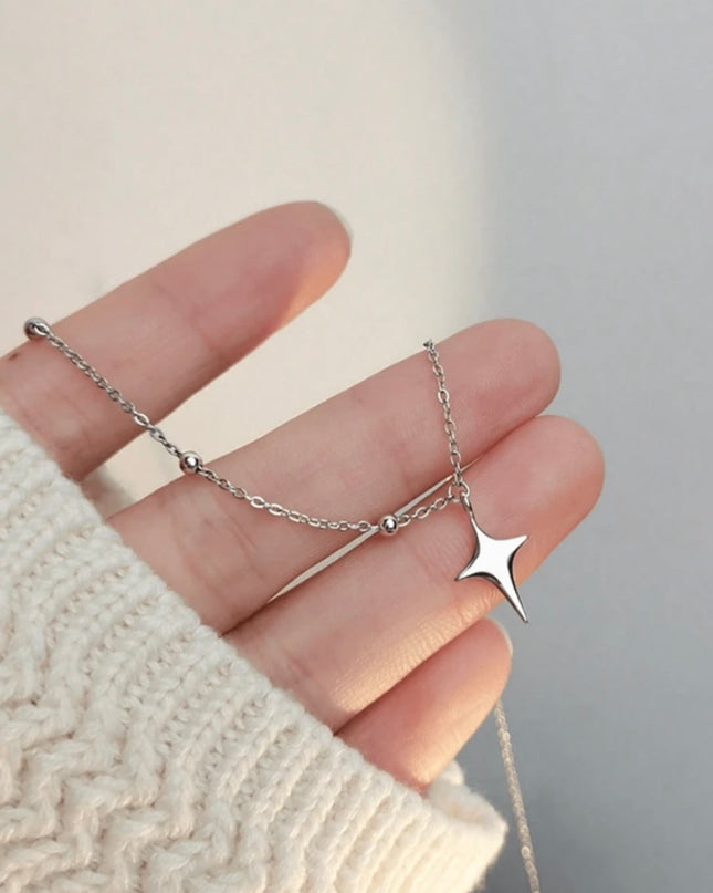 Collar Plateado Diseño Estrella