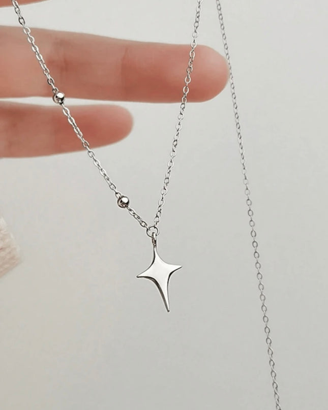 Collar Plateado Diseño Estrella