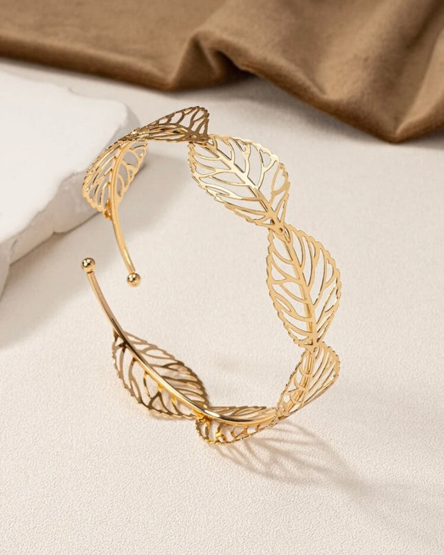 Pulsera Dorada Abierta de Hojas