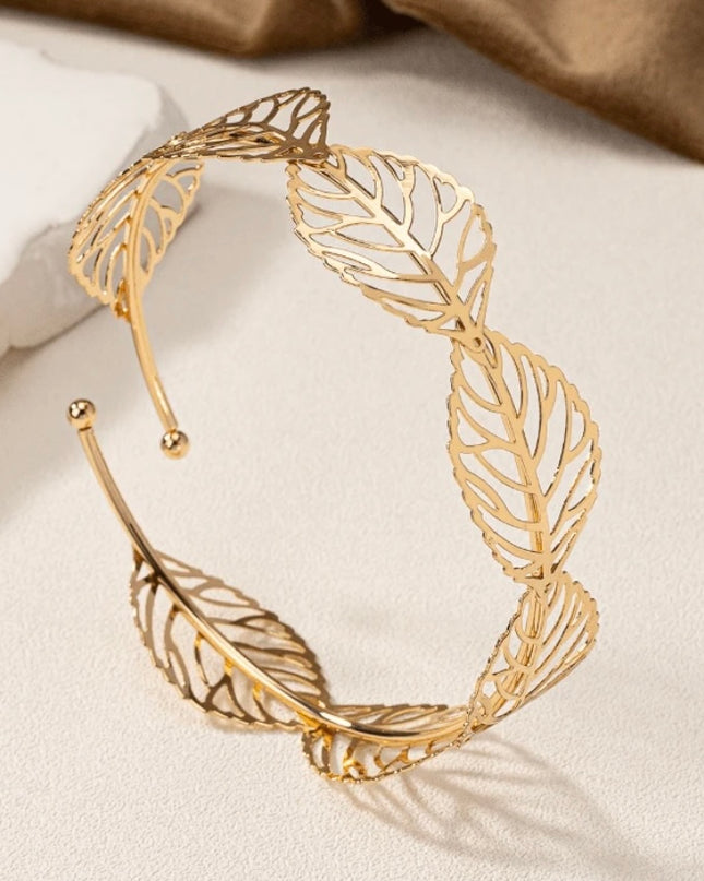 Pulsera Dorada Abierta de Hojas