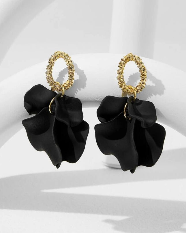 Pendientes Dorados con Pétalos Negros