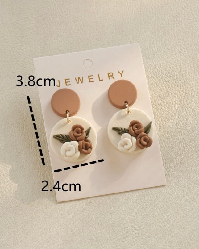 Pendientes de Arcilla con Flores Cafés