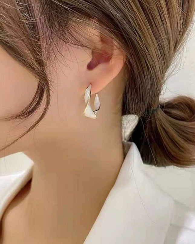 Argollas Blancas con Detalles Dorados