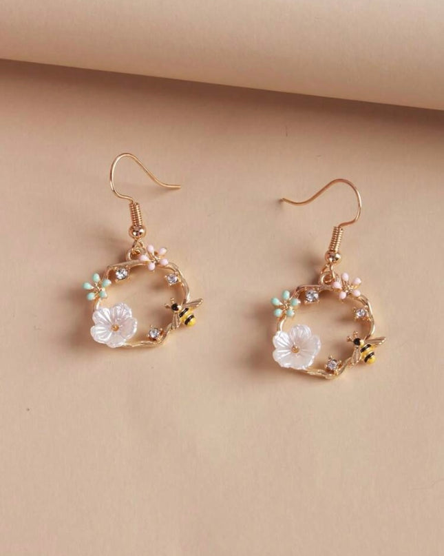 Aretes Circulares con Flores y Abejita