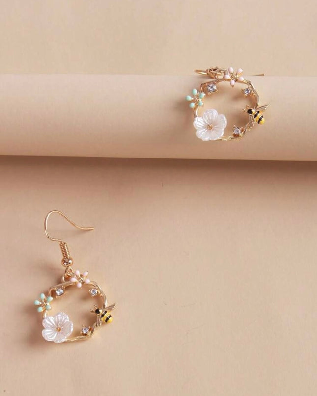 Aretes Circulares con Flores y Abejita