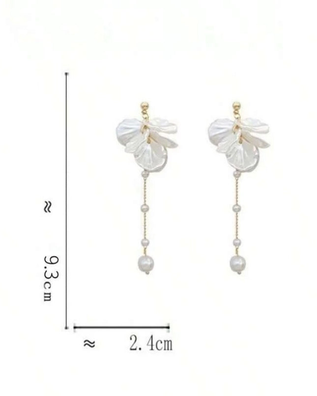 Aretes Colgantes Pétalos Pequeños con Perlas