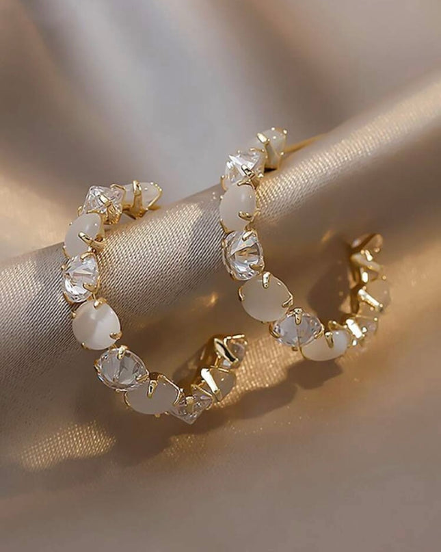 Aros Dorados con Piedras Blancas y Diamantes