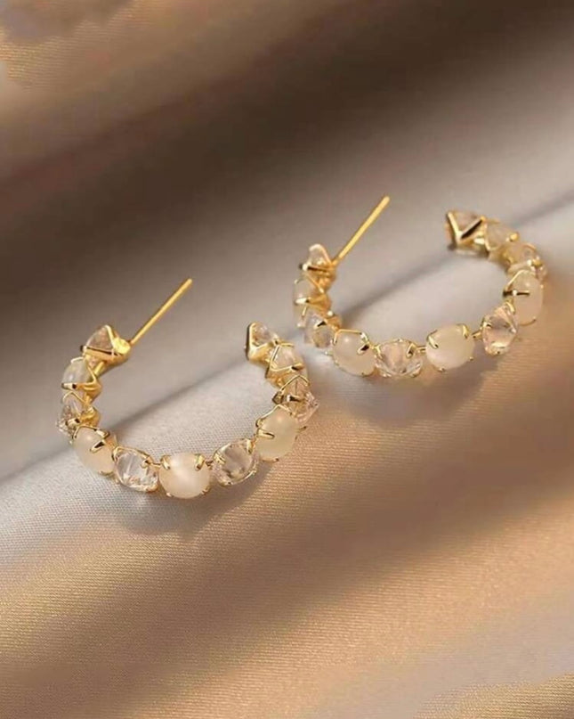 Aros Dorados con Piedras Blancas y Diamantes