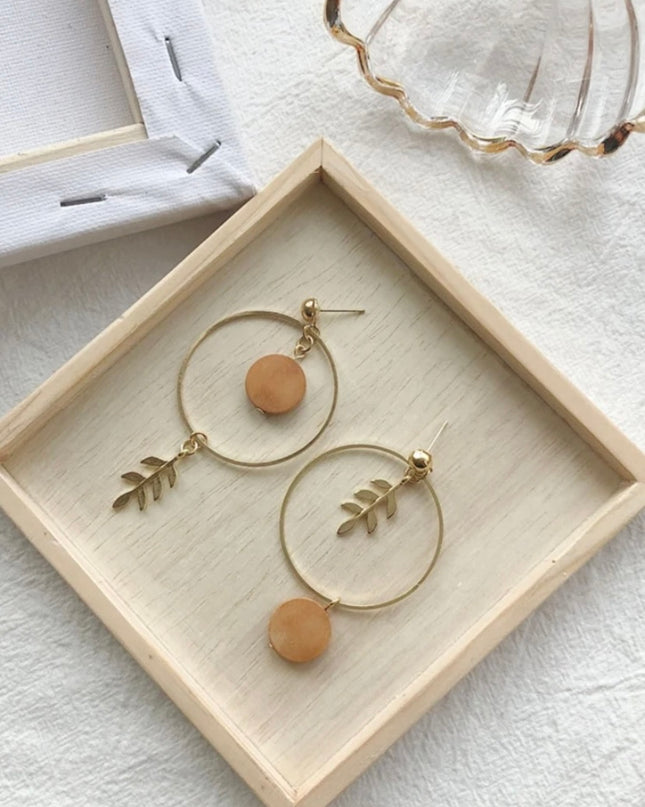 Aretes Círculos con Hojas Doradas