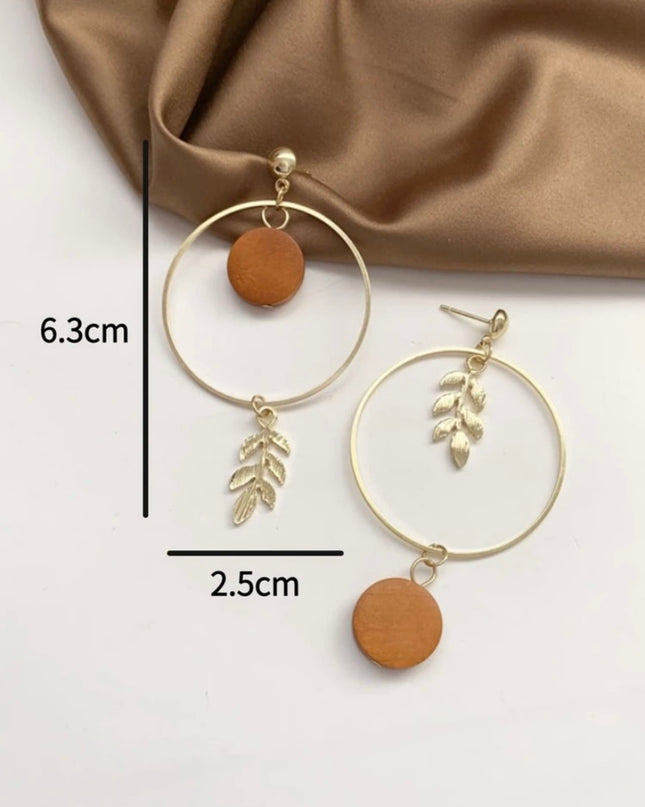 Aretes Círculos con Hojas Doradas