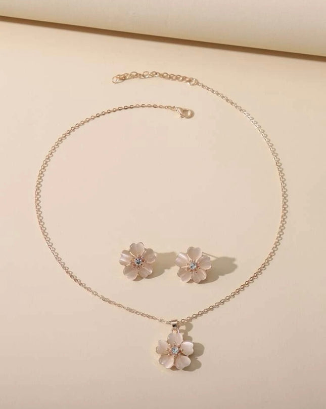 Juego Dorado Rosa Flor Aretes y Collar