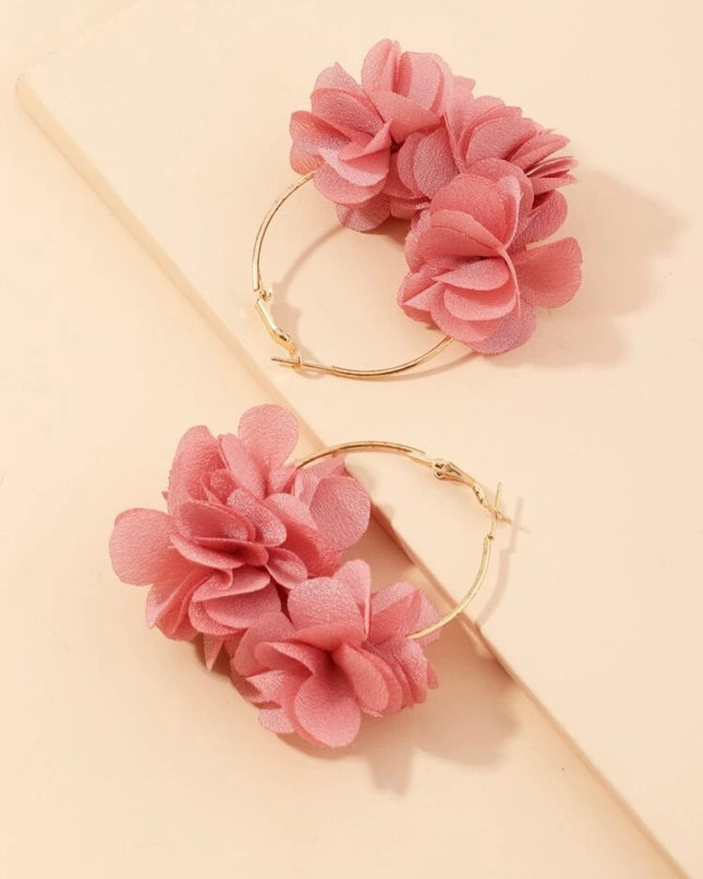 Aros Dorados Flores Rosadas