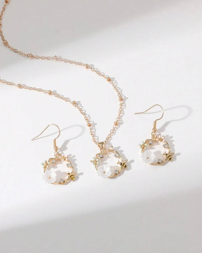 Juego de Aretes y Collar con Flores y Abejita