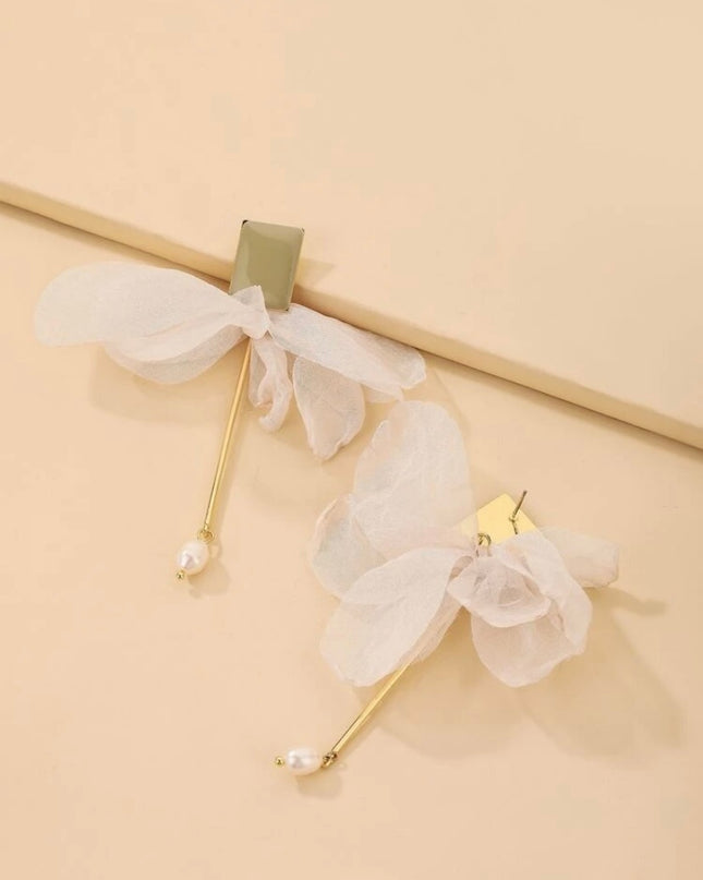 Aretes Verdes con Pétalos de Tela Blancos