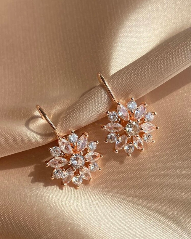 Pendientes Flor con Detalles Diamantes