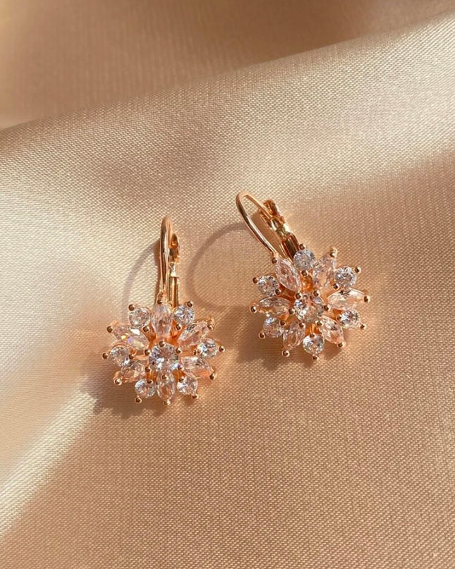 Pendientes Flor con Detalles Diamantes