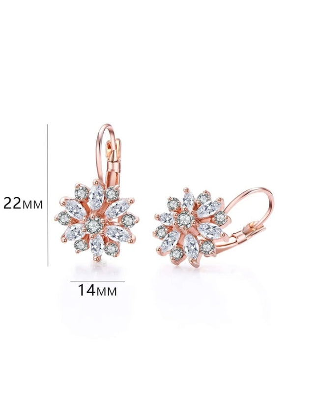 Pendientes Flor con Detalles Diamantes