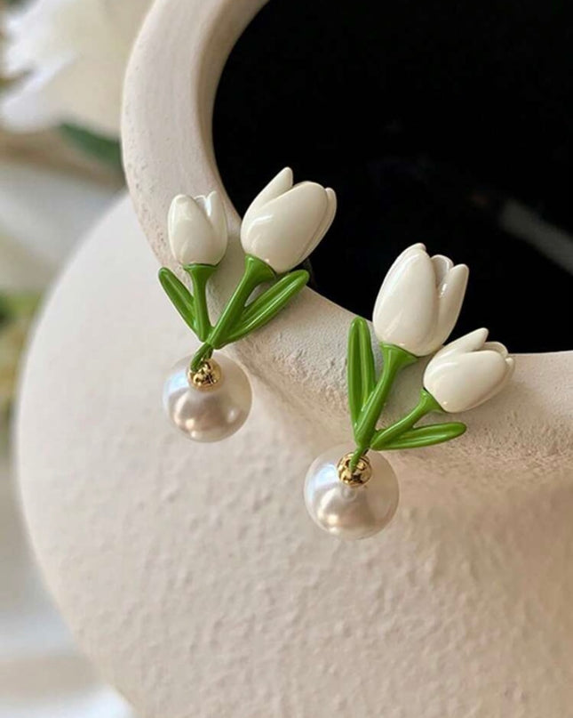 Aretes Tulipanes Blancos con Perla