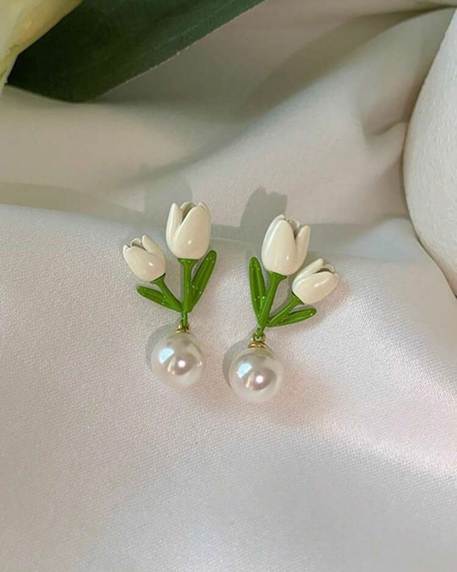 Aretes Tulipanes Blancos con Perla