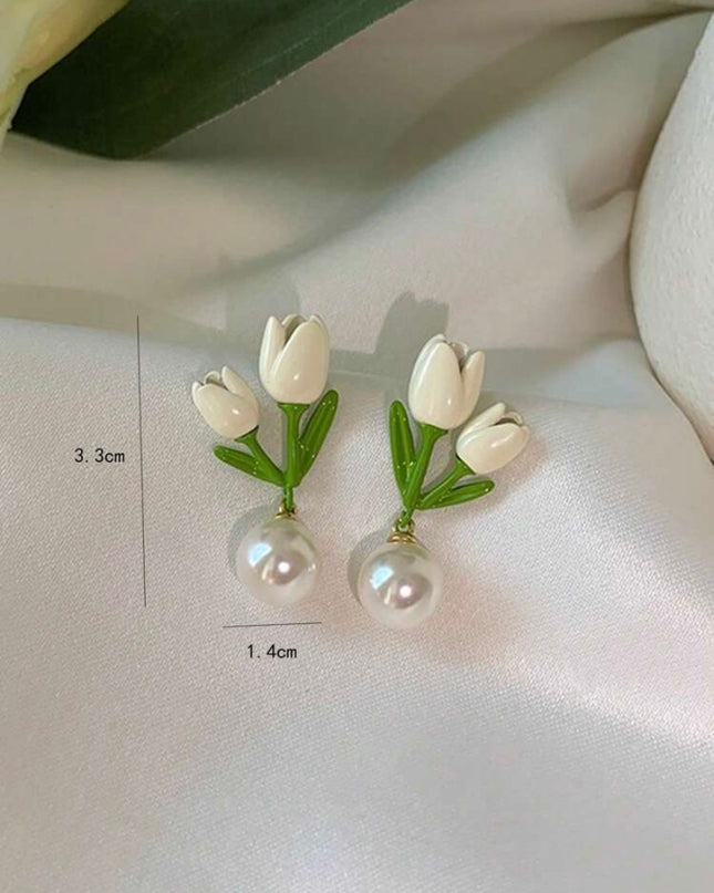 Aretes Tulipanes Blancos con Perla
