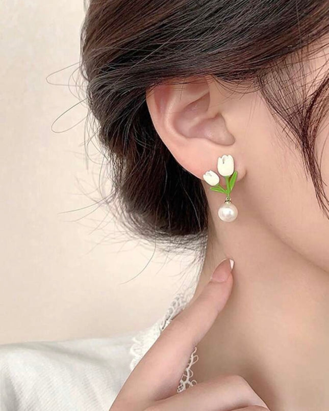 Aretes Tulipanes Blancos con Perla