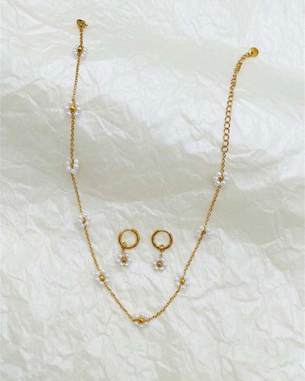 Set Collar y Pendientes de Flores Pequeñas