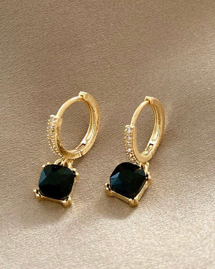 Aretes Cortos Dorados con Piedra Negra