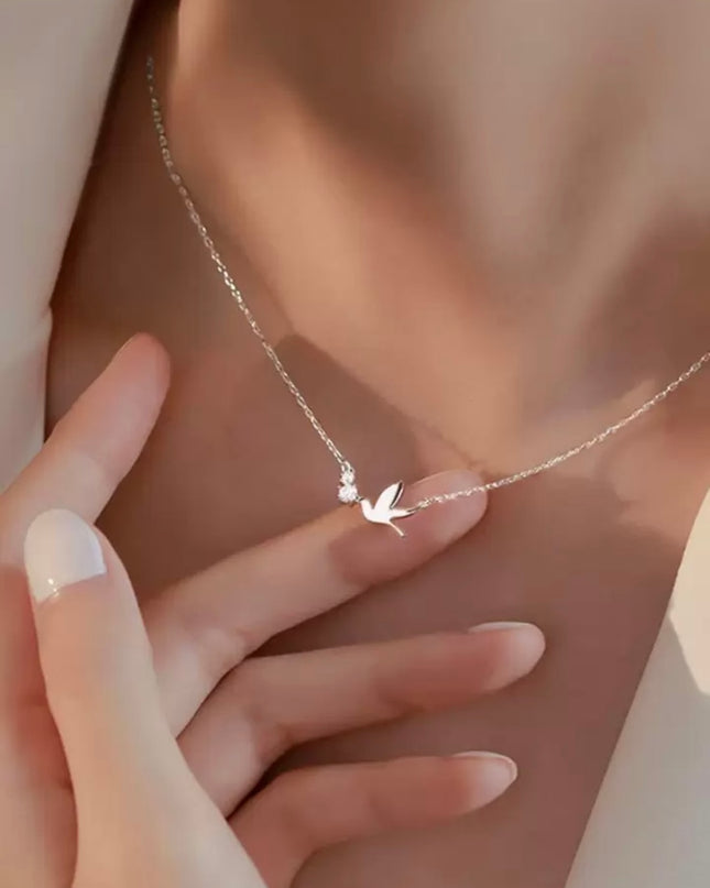 Collar Plateado Diseño Pájaro y Perlitas