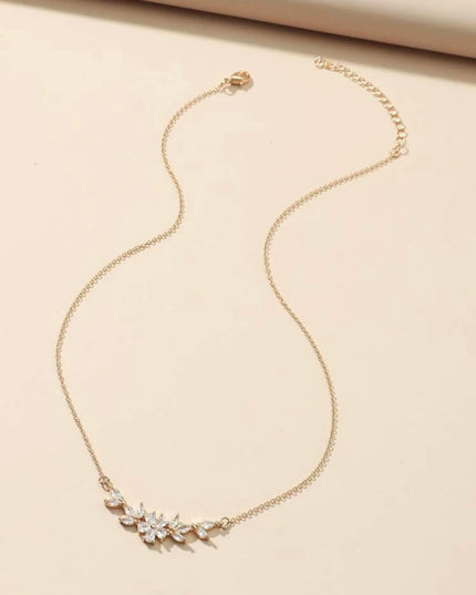 Collar con Flor y Hojas de Cristales