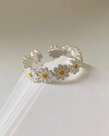 Anillo Minimalista de Margaritas