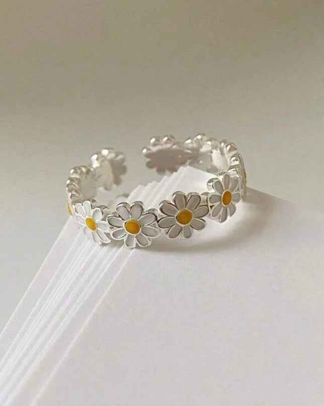 Anillo Minimalista de Margaritas