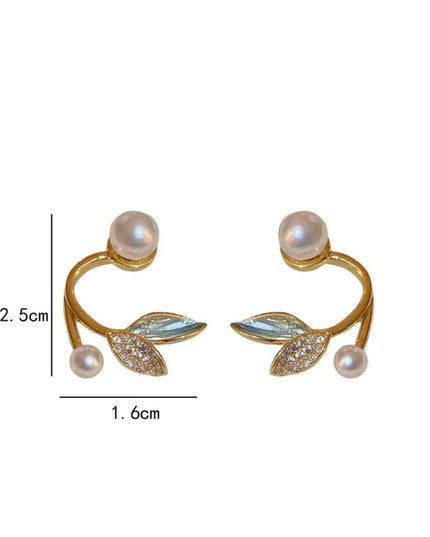 Pendientes Dorados con Diseño de Perla y Hojas