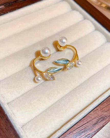 Pendientes Dorados con Diseño de Perla y Hojas