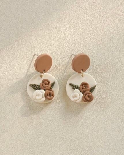 Pendientes de Arcilla con Flores Cafés