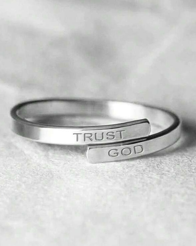 Anillo Ajustable “Confío En Dios”
