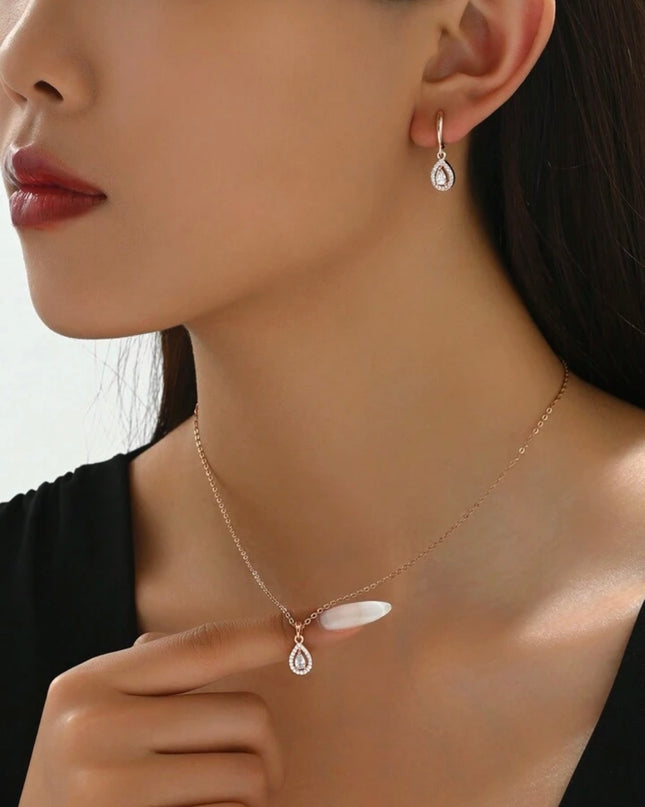 Juego de Pendientes y Collar de Zirconia Cúbica forma de gota