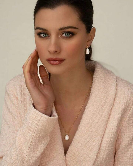 Juego Collar y Aretes Elegante de Perla en forma de Gota de Agua