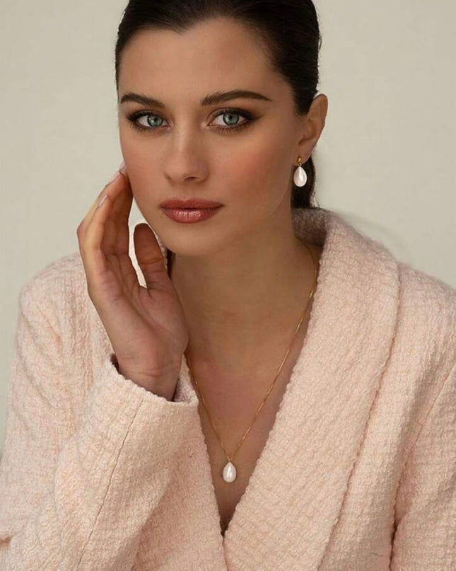 Juego Collar y Aretes Elegante de Perla en forma de Gota de Agua