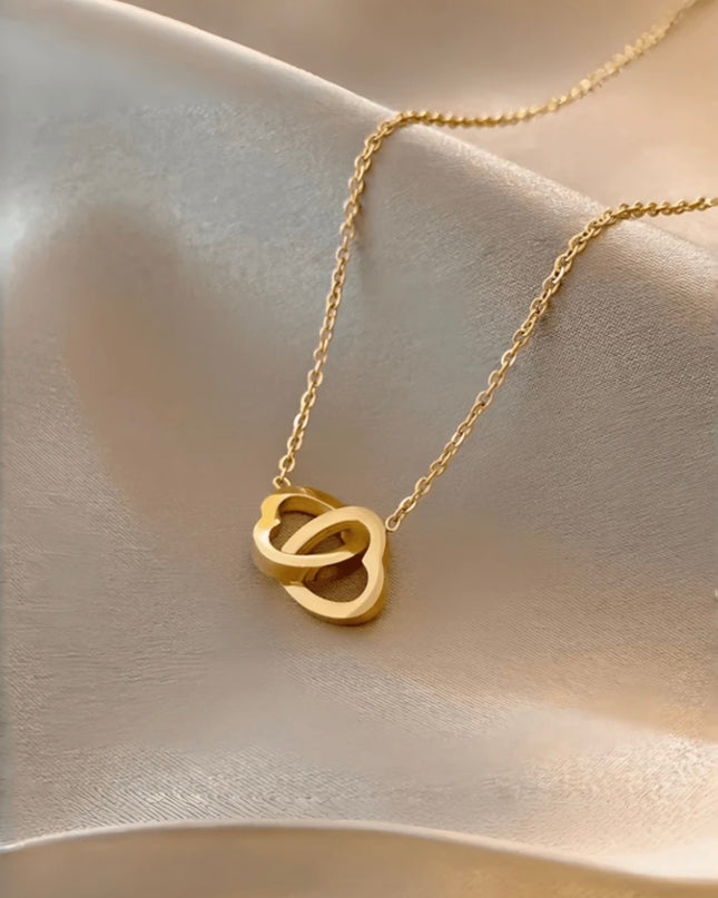 Conjunto de Joyas Aretes y Collar con forma de Corazón