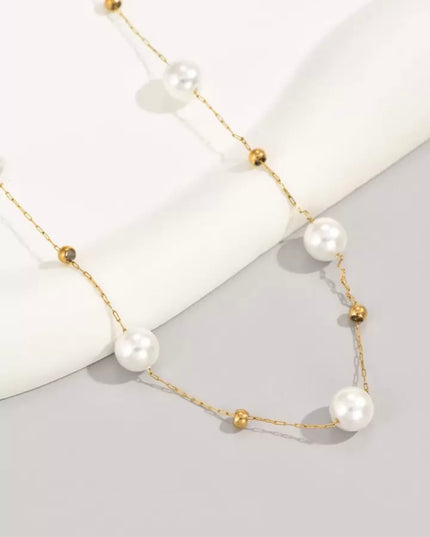 Collar Elegante con cuencas blancas